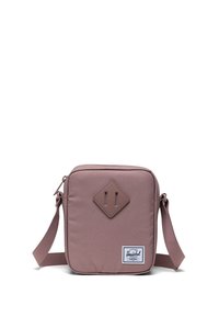 Čtvercová mauve kabela přes rameno s nastavitelným popruhem, přední diamantový štítek a bílý obdélníkový logom značky Herschel blízko spodního rohu.