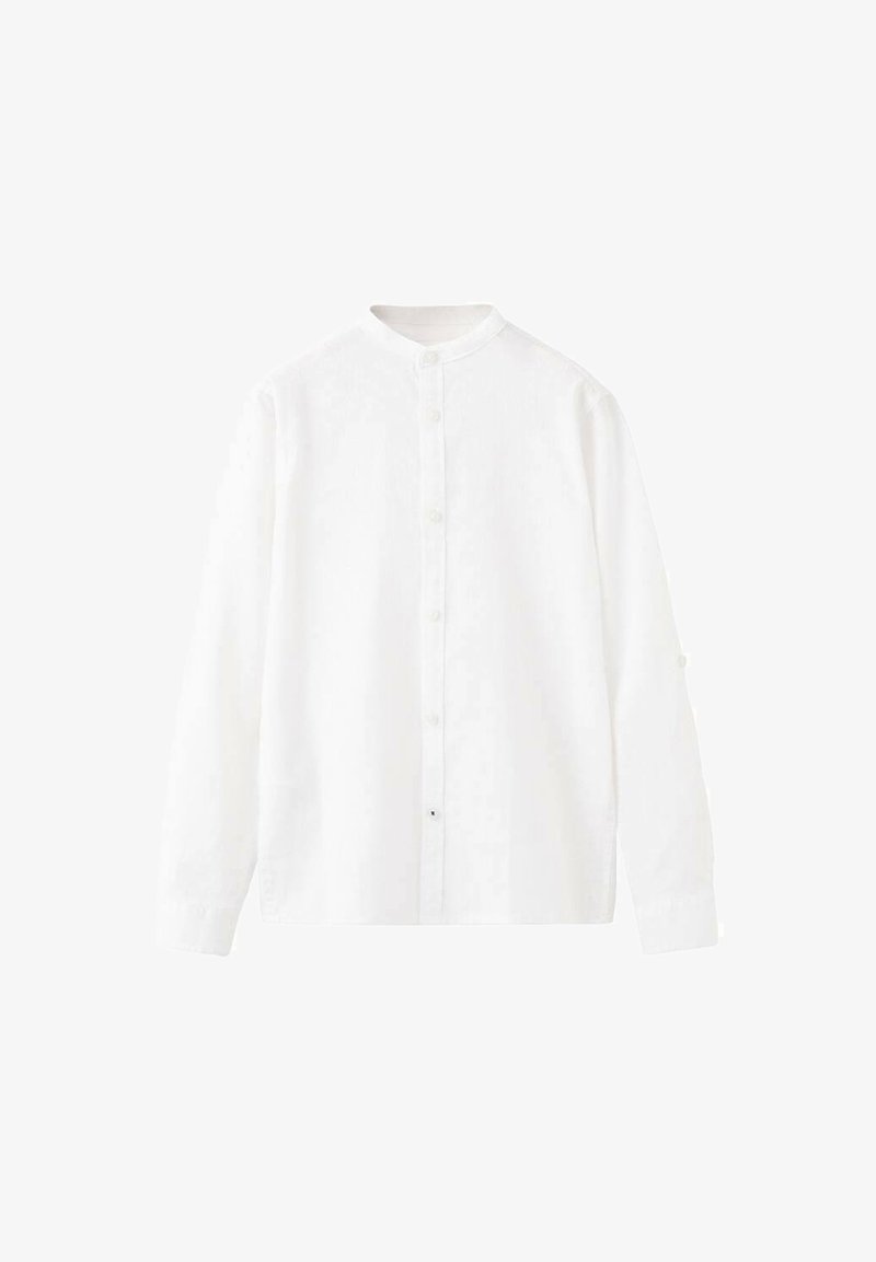 Bela majica z dolgimi rokavi, mandarinovim ovratnikom, spredaj na gumbe in zapestniki na gumbe, prikazana na belem ozadju.