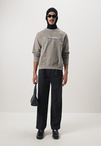 Han Kjøbenhavn ARTWORK REGULAR CREWNECK - Φούτερ - grey