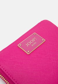 JOOP! Jeans COFANO NISA PURSE - Peňaženka - pink
