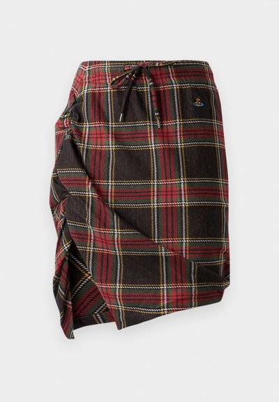 Φούστα σε πλέξη καρό από σκούρο ύφασμα με κόκκινες, πράσινες και κίτρινες σχέσεις. Περιλαμβάνει ελαστική μέση με κορδόνι και λεπτομέρεια σκίσιμου στο πλάι.