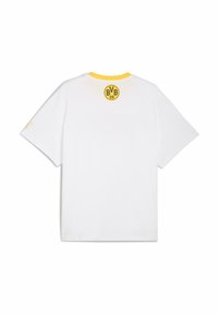 Hvid t-shirt med en gul ribbet krave. Har et sort cirkulært logo med "BVB 09" på ryggen. Korte ærmer, afslappet pasform.