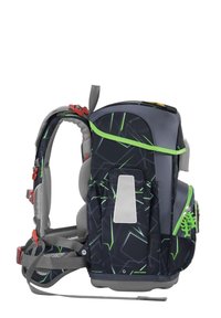 Kindertrage-Rucksack in Dunkelblau mit grünen geometrischen Mustern. Verfügt über ein Netzpolster, verstellbare Träger und mehrere Stauraumfächer.