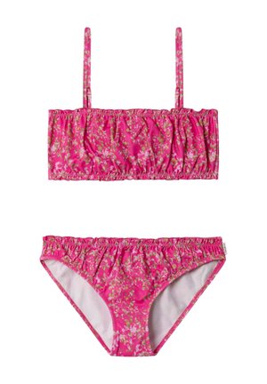 Rosa zweiteiliger Bikini mit dünnen Trägern und einem zarten Blumenmuster in hellrosa und beigen Tönen.