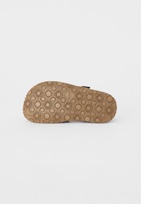 Thumbnail Image 5