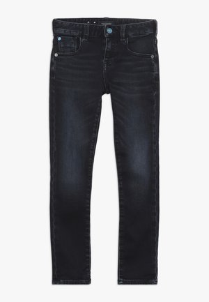Jeans slim noirs avec poches avant et poches à monnaie, fermeture à bouton et détails légèrement décolorés sur les cuisses et les genoux.