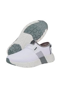 Scarpe atletiche bianche con tomaia in maglia testurizzata, dettagli grigi e lacci removibili. Suola spessa bianca e grigia con un motivo a spruzzata.