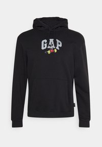 Sudadera negra de algodón con la palabra "GAP" y un personaje de dibujos animados con un traje rojo y zapatos amarillos, bolsillo frontal y capucha con cordón.