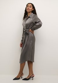 Kaffe Paitamekko - steeple gray