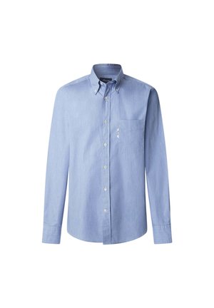 Camisa de botón de manga larga de color azul claro, con cuello puntiagudo, bolsillo en el pecho y una textura de algodón suave.