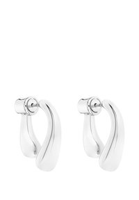 Silverfärgade hoops med en slät, böjd design. Har ett gångjärnsfäste och polerad yta. Mäter cirka 2 cm i diameter.