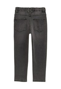 Pantalones de mezclilla gris oscuro con una cinturilla elástica, diseño de cinco bolsillos y piernas ligeramente ajustadas. Detalle de costura a lo largo de las costuras.