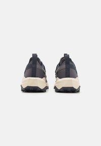 New Balance TEKTREL - Zapatillas de trail running - black