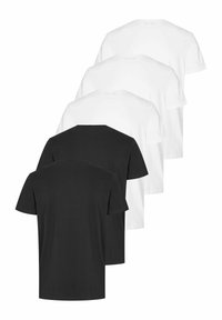 Penki marškiniai: du balti ir trys juodi. Trumpomis rankovėmis, apvaliu kaklu, pagaminti iš medvilnės. Paprastas dizainas su vientisa spalva, be raštų ar akcentų.