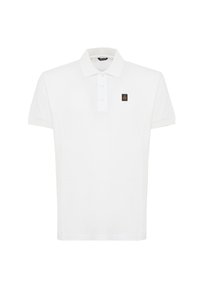 Polo bianco in cotone, con colletto classico e patta con tre bottoni. Include una piccola toppa con logo nero e oro sul petto.