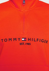 Tommy Hilfiger LOGO MOCK NECK - Camisola - acid orange