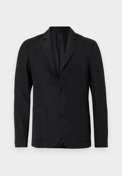 Blazer negro de lino con un diseño de un solo botón, solapas de muesca, dos bolsillos delanteros y un bolsillo en el pecho. Cuenta con cierre de dos botones.