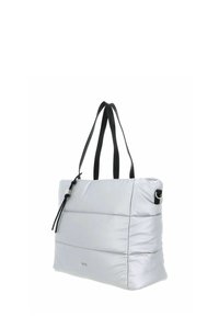 Sac cabas matelassé argenté avec des anses en cuir noir, présentant des coutures horizontales et une fermeture éclair latérale pour une fermeture sécurisée.