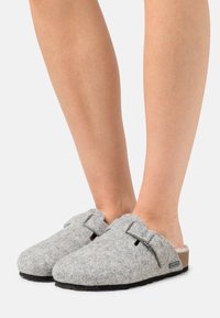 Gray felt slippers with a soft interior and bow detail, featuring a cork sole and round toe design.