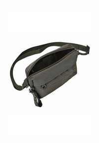 Borsa crossbody piccola con texture, tracolla regolabile, tasca anteriore con zip e scomparto principale parzialmente aperto che mostra l'interno.