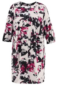 Abstrakt gemustertes Kleid in Schwarz, Pink und Weiß, aus leichtem Stoff. Mit Rundhalsausschnitt und drei Viertelungsärmeln.