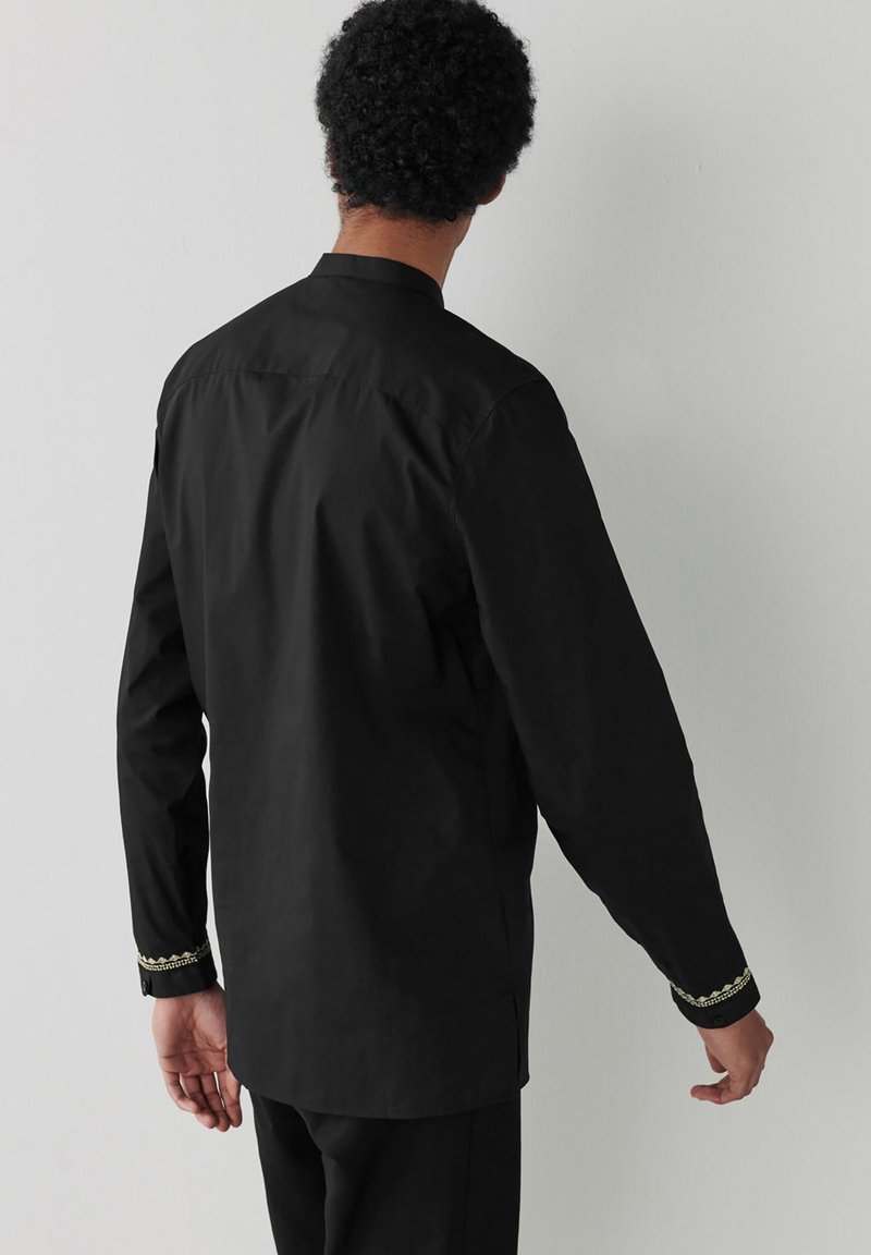 Herren Freizeithemden | Next EMBROIDERED REGULAR LENGTH KURTA Hemd black/schwarz - KB45465 Herren Freizeithemden | Next EMBROIDERED REGULAR LENGTH KURTA Hemd black/schwarz - KB45465