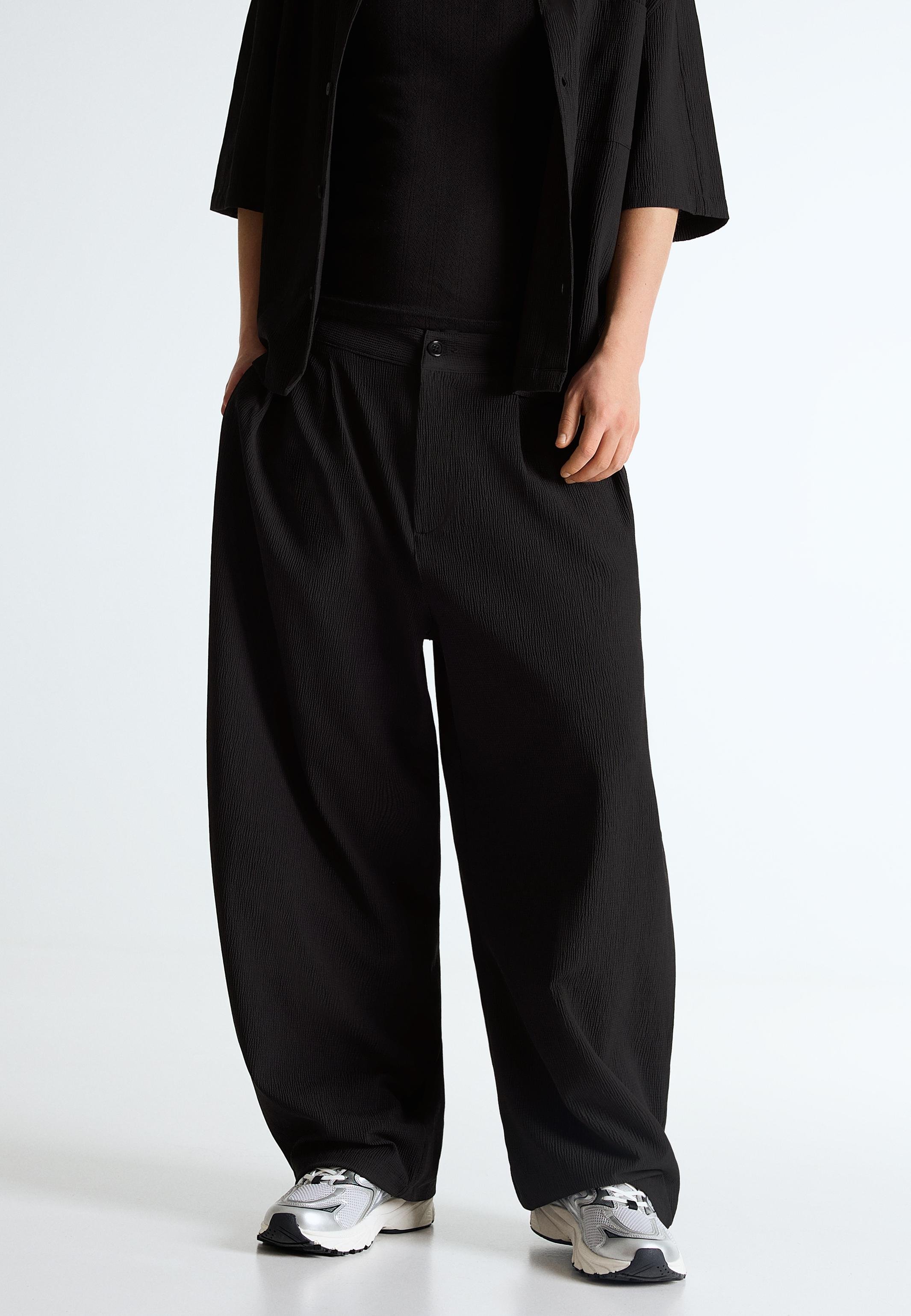 Bershka PLEATED SUPER BAGGY - Trousers - black - Zalando.ie