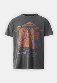 Unselected, casual black/acid wash