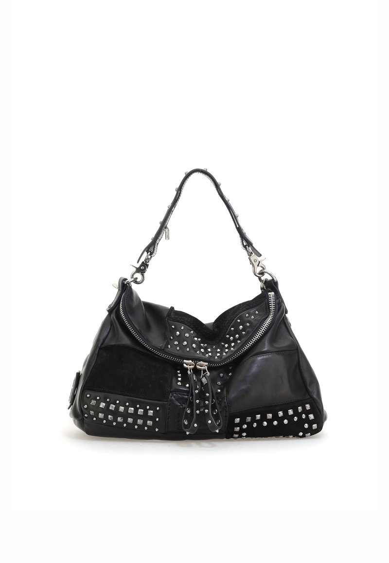 Sac à main en cuir noir avec des clous argentés, des panneaux texturés, une fermeture éclair et une seule bandoulière. Design doux et rond avec des accents.