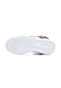 Sneaker con suola in gomma bianca caratterizzata da un motivo testurizzato. Parte superiore in blu navy con accenti rossi e chiusura a strappo sicura.