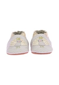 Grijze stoffen slippers met witte stippen, gouden accenten en een geborduurde pauwontwerp aan de voorkant. Zachte, flexibele zool.