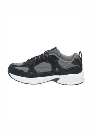 Baskets de sport gris et noir avec tissu en mesh, surpiqûres en daim, lacets noirs et semelle blanche épaisse, vues de profil droit.
