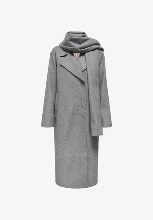 Grå uldfrakke med sjalskrave, lange ærmer og et matchende tørklæde. Har en afslappet pasform og forlommer. Blød tekstur.
