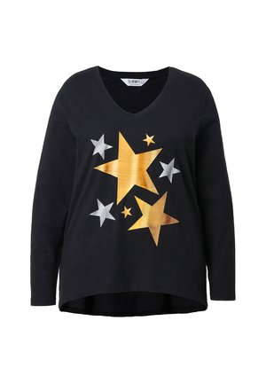 Černé tričko s dlouhým rukávem a výstřihem do V, zdobené kovovými zlatými a stříbrnými hvězdami různých velikostí, vyrobené z měkké látky s volnějším střihem.