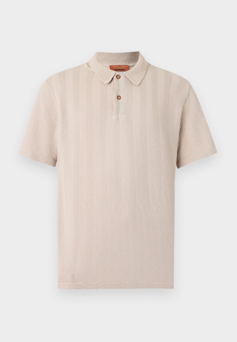 Polo beige à manches courtes avec un motif chevron subtil, deux boutons marron et un col classique.