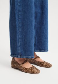 RYŁKO - Baleriny z zapięciem