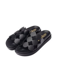 Sandalias deslizantes negras con un diseño floral en capas, que presentan una superficie texturizada y una suela plana. Marca dorada en la plantilla.