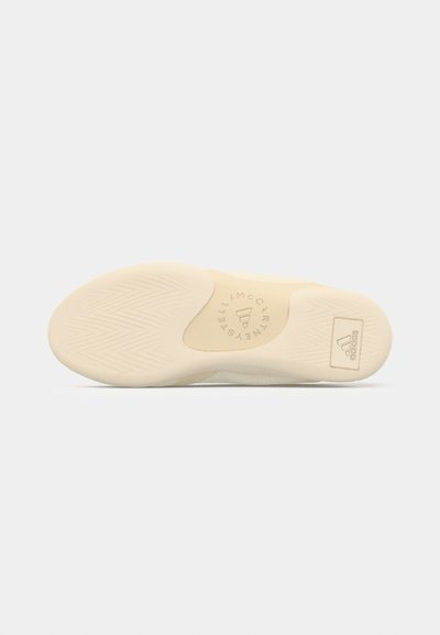 Off-white sneakerzool met zigzagprofiel, "Stella McCartney" en Adidas logo's in het midden en op de hiel gedrukt.