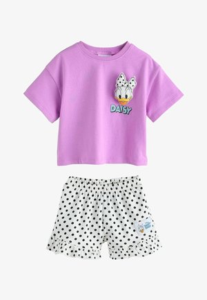 Lilla top med korte ærmer med Anders Ands ansigt og tekst, kombineret med hvide short med prikker, flæsekant og et Anders And-logo.