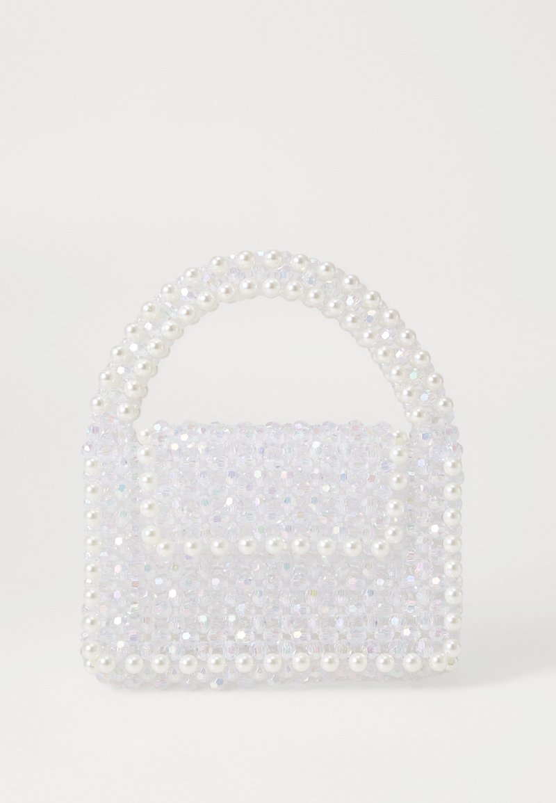 Bolsa transparente feita de pequenas contas redondas e iridescentes, com uma pega semelhante a uma pérola e um design suave e estruturado.