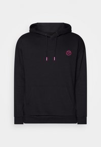 Svart hoodie i mjukt tyg med en kenguruficka, justerbar snoddhuva och en rosa smiley-logotyp på bröstet.