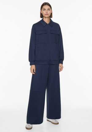 OYSHO HIGH-RISE WIDE - Stoffhose - dark blue