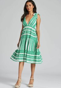 South Beach APPLE JACQUARD - Freizeitkleid - green