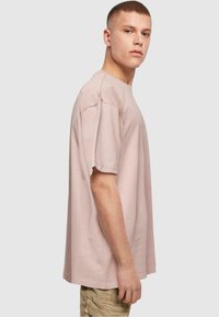 Merchcode LOVE YOURSELF FIRST HEAVY OVERSIZED  - T-shirts print - duskrose