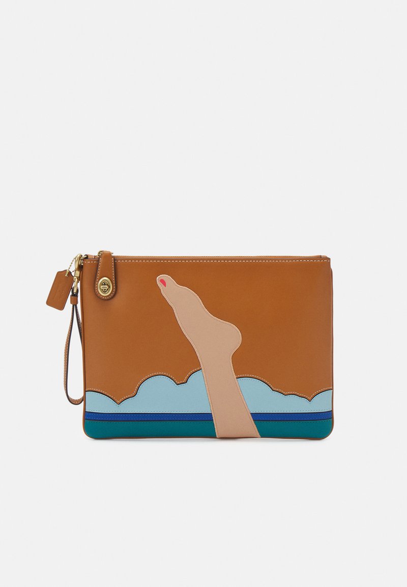 Coach TOM WESSELMANN SCENIC FORM LARGE TURNLOCK WRISTLET Clutches