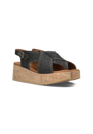 Zwarte denim platform sandalen met kurken zolen, open teen, kruisbanden en een verstelbare gesp. Geweven stof en duidelijke stiksels als accent.
