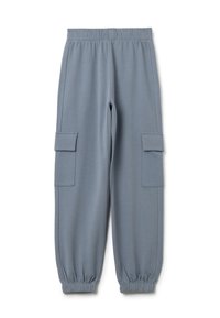 Lichtgrijze joggerbroek van zacht materiaal, met een elastische tailleband, afgeknipte enkels en twee zij cargo pockets.
