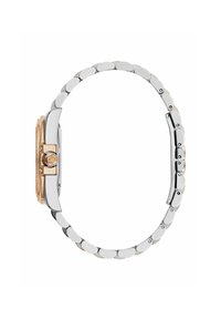 Srebrny zegarek w różowym złocie z metalową bransoletą, prostokątną kopertą i okrągłą koronką po boku. Gładka, polerowana powierzchnia.