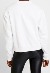 Guess Sweatshirt - white
