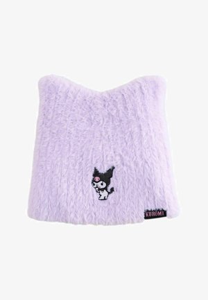 Lilac fleece hat with a ribbed texture. Features an embroidered character and a branded tag on the side. Soft and cozy design.